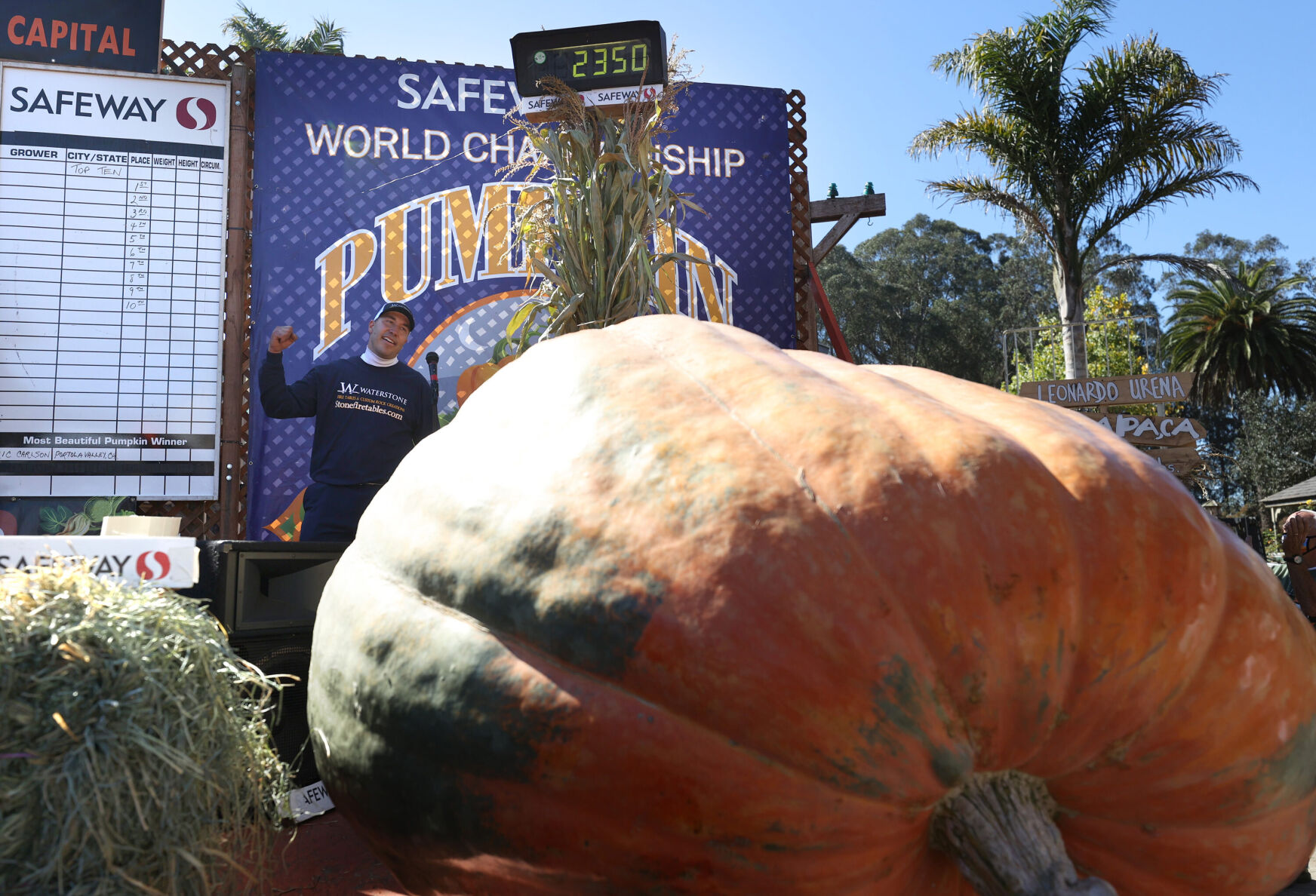Minnesota man wins the 'Super Bowl of Pumpkins' with 2,350-pound pumpkin named The Tiger King